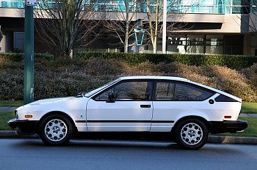 Alfa Romeo Sports Coupe #Autofocus #car #cars #samochod #samochody #alfa #romeo #gtv #gtv6 #coupe #sport #italian #aubomobili #automobile #performance #racing