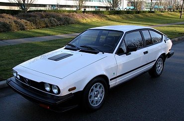 Alfa Romeo Sports Coupe #Autofocus #car #cars #samochod #samochody #alfa #romeo #gtv #gtv6 #coupe #sport #italian #aubomobili #automobile #performance #racing