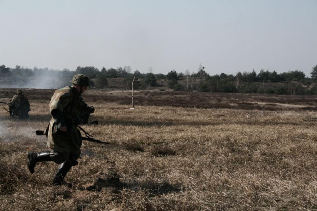 Trening dla Grup Rekonstrukcji Historycznych na poligonie w Toruniu z udziałem 82nd Airborne Division "PARAGLITE" w dniach 23-25 marca 2007 roku.