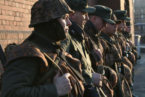 Trening dla Grup Rekonstrukcji Historycznych na poligonie w Toruniu z udziałem 82nd Airborne Division "PARAGLITE" w dniach 23-25 marca 2007 roku.