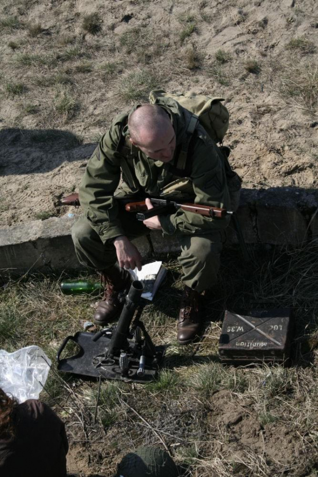 Trening dla Grup Rekonstrukcji Historycznych na poligonie w Toruniu z udziałem 82nd Airborne Division "PARAGLITE" w dniach 23-25 marca 2007 roku.