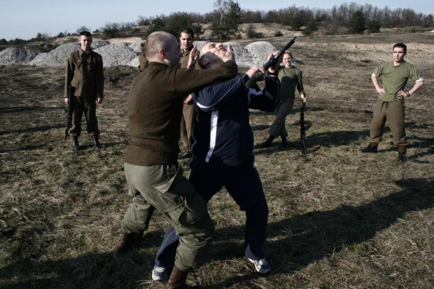 Trening dla Grup Rekonstrukcji Historycznych na poligonie w Toruniu z udziałem 82nd Airborne Division "PARAGLITE" w dniach 23-25 marca 2007 roku.