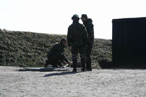 Trening dla Grup Rekonstrukcji Historycznych na poligonie w Toruniu z udziałem 82nd Airborne Division "PARAGLITE" w dniach 23-25 marca 2007 roku.