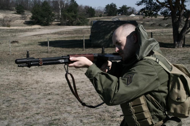 Trening dla Grup Rekonstrukcji Historycznych na poligonie w Toruniu z udziałem 82nd Airborne Division "PARAGLITE" w dniach 23-25 marca 2007 roku.