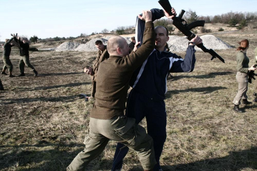 Trening dla Grup Rekonstrukcji Historycznych na poligonie w Toruniu z udziałem 82nd Airborne Division "PARAGLITE" w dniach 23-25 marca 2007 roku.