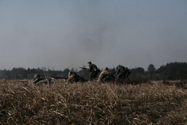 Trening dla Grup Rekonstrukcji Historycznych na poligonie w Toruniu z udziałem 82nd Airborne Division "PARAGLITE" w dniach 23-25 marca 2007 roku.