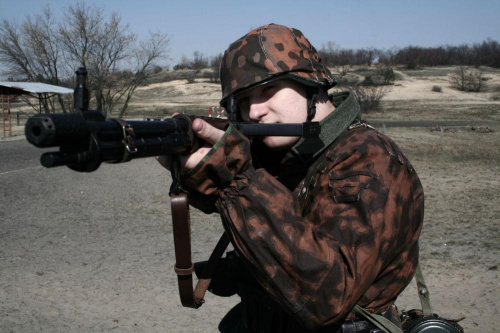 Trening dla Grup Rekonstrukcji Historycznych na poligonie w Toruniu z udziałem 82nd Airborne Division "PARAGLITE" w dniach 23-25 marca 2007 roku.