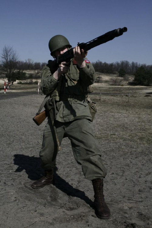 Trening dla Grup Rekonstrukcji Historycznych na poligonie w Toruniu z udziałem 82nd Airborne Division "PARAGLITE" w dniach 23-25 marca 2007 roku.