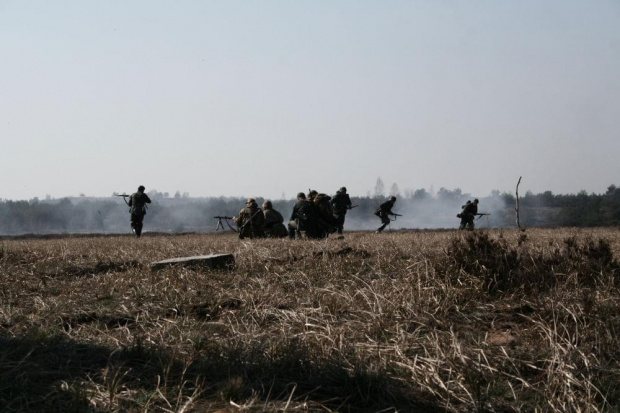 Trening dla Grup Rekonstrukcji Historycznych na poligonie w Toruniu z udziałem 82nd Airborne Division "PARAGLITE" w dniach 23-25 marca 2007 roku.