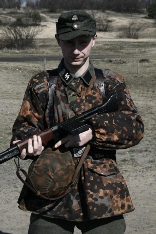 Trening dla Grup Rekonstrukcji Historycznych na poligonie w Toruniu z udziałem 82nd Airborne Division "PARAGLITE" w dniach 23-25 marca 2007 roku.