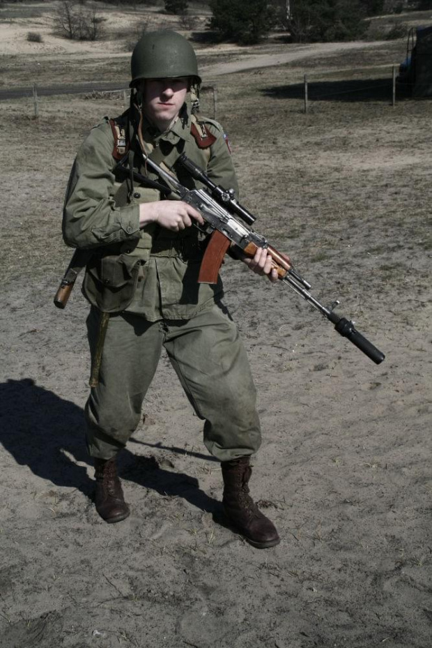 Trening dla Grup Rekonstrukcji Historycznych na poligonie w Toruniu z udziałem 82nd Airborne Division "PARAGLITE" w dniach 23-25 marca 2007 roku.