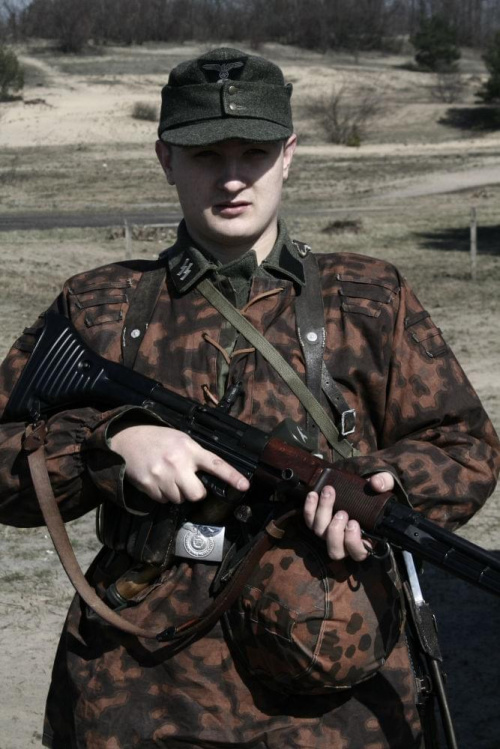 Trening dla Grup Rekonstrukcji Historycznych na poligonie w Toruniu z udziałem 82nd Airborne Division "PARAGLITE" w dniach 23-25 marca 2007 roku.