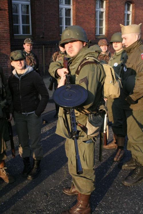 Trening dla Grup Rekonstrukcji Historycznych na poligonie w Toruniu z udziałem 82nd Airborne Division "PARAGLITE" w dniach 23-25 marca 2007 roku.