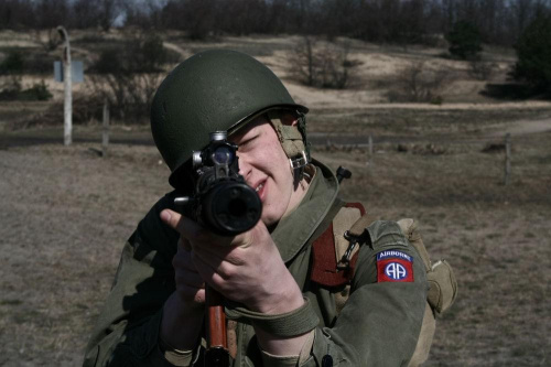 Trening dla Grup Rekonstrukcji Historycznych na poligonie w Toruniu z udziałem 82nd Airborne Division "PARAGLITE" w dniach 23-25 marca 2007 roku.