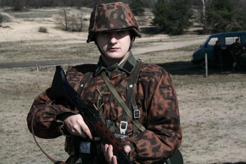 Trening dla Grup Rekonstrukcji Historycznych na poligonie w Toruniu z udziałem 82nd Airborne Division "PARAGLITE" w dniach 23-25 marca 2007 roku.