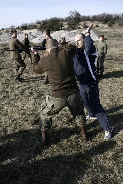 Trening dla Grup Rekonstrukcji Historycznych na poligonie w Toruniu z udziałem 82nd Airborne Division "PARAGLITE" w dniach 23-25 marca 2007 roku.