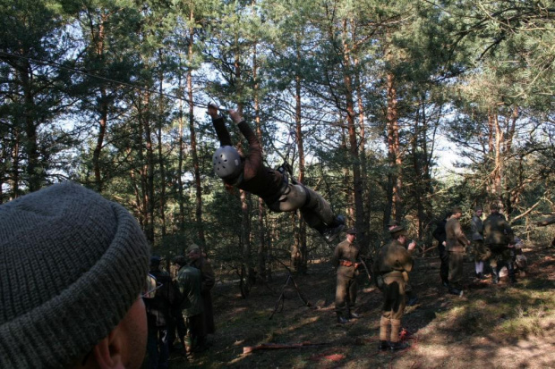 Trening dla Grup Rekonstrukcji Historycznych na poligonie w Toruniu z udziałem 82nd Airborne Division "PARAGLITE" w dniach 23-25 marca 2007 roku.