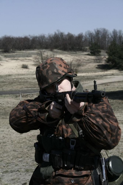 Trening dla Grup Rekonstrukcji Historycznych na poligonie w Toruniu z udziałem 82nd Airborne Division "PARAGLITE" w dniach 23-25 marca 2007 roku.