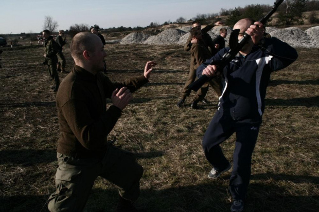 Trening dla Grup Rekonstrukcji Historycznych na poligonie w Toruniu z udziałem 82nd Airborne Division "PARAGLITE" w dniach 23-25 marca 2007 roku.