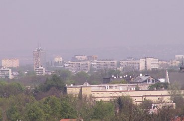 Widok ze skałek, na zakrzówku . Kraków 2006 #dach #skałki #zakrzówek #kraków #widok #blok