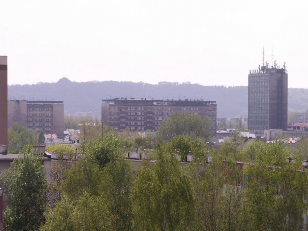 Widok z dachu przy ul. Oboźnej. Kraków 2006 #dach #oboźna #kraków #widok #blok