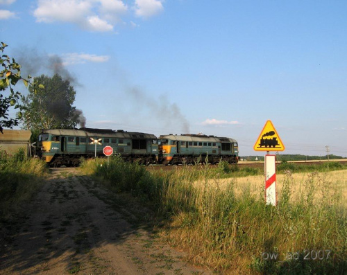 Dwie ST44 prowadzą ciężki skład z Suwałk do Białegostoku #pkp #lokomotywy #st44