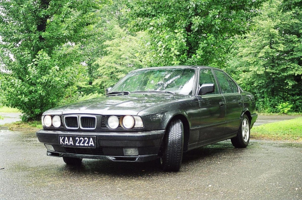 BMW 520iA z 1991r. silnik M50 150KM. Kolor: Diamant Schwarz Metallic