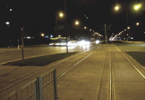 Widok nocą z tramwaju