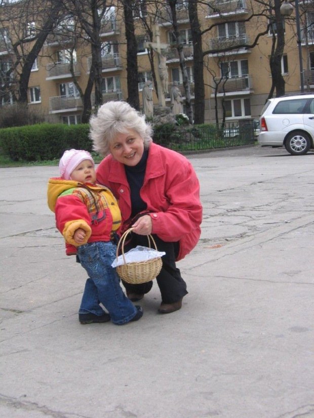 Wielka Sobota, poranek w domu, święcenie pokarmów