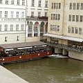 Zdjęcie z Mostu Karola- restauracja dosłownie "nad rzeką" ;) #Praga