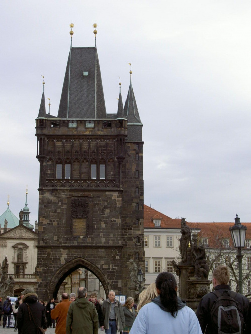Brama wieńcząca jeden z końców Mostu Karola #Praga