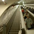 Niesamowite ruchome schody w praskim metrze- szybkie, strome i długie.Ciężko się na nich trzymało równowagę ;) Niestety słaba jakość.. #Praga