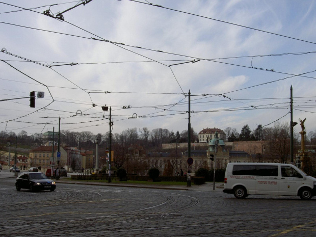 Skrzyżowanie z dość ładnym widokiem na miasto w tle #Praga