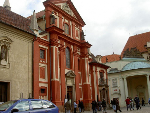 Plac w pobliżu katedry św. Wita- klasztor i bazylika św. Jerzego #Praga