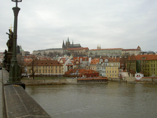 Widok z Mostu Karola- zachodni brzeg Wełtawy i Hradczany. #Praga