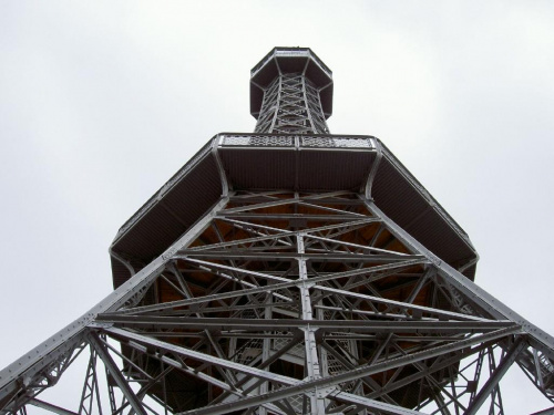 Punkt widokowy na wzgórzu Petrin. Wzorowany na francuskiej Wieży Eiffla. Ma 1/5 jej wysokości #Praga