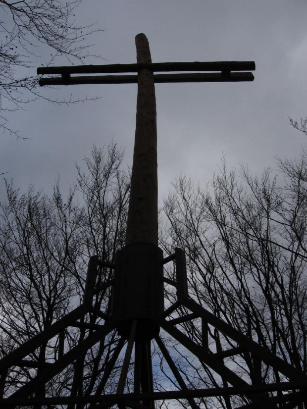 Perspektywa krzyża jubileuszowego na Wieżycy