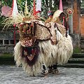 Indonezja, Bali - przedstawienie taneczno-teatralne - kostium Baronga #Azja #Bali #Indonezja