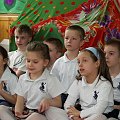 W szkole. (Bartus jest pierwszy z prawej w drugim rzędzie). Najświeższe zdjęcie ze szkoły.