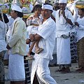 Indonezja, Bali - mieszkaniec wyspy podczas uroczystości religijnej #Azja #Bali #Indonezja