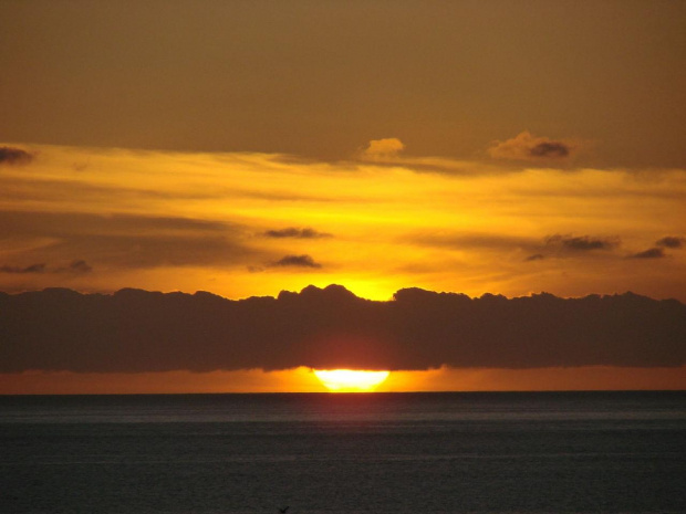 pierwszy zachód słońca na wyspie podziwiany z klifów Los Gigantes!