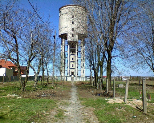 Wieża ciśnień przy ulicy Cegielnianej... #WieżaCiśnień #wieża #hydro #woda #ciśnienie #wodociągi #rury #wiosna #tomaszów