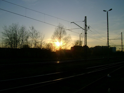 Zachód słońca nad linią kolejową Kielce - Katowice #ZachódSłońca #kolej