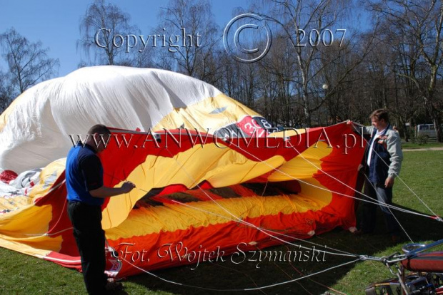 Zawody Balonów na powietrze ciepłe Sopot 15.04.2007r.
www.ANWOMEDIA.pl