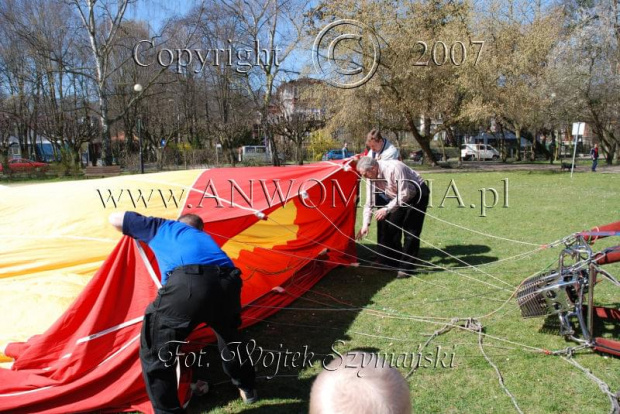 Zawody Balonów na powietrze ciepłe Sopot 15.04.2007r.
www.ANWOMEDIA.pl