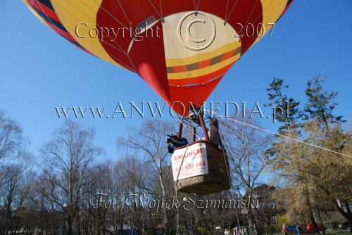 Zawody Balonów na powietrze ciepłe Sopot 15.04.2007r.
www.ANWOMEDIA.pl