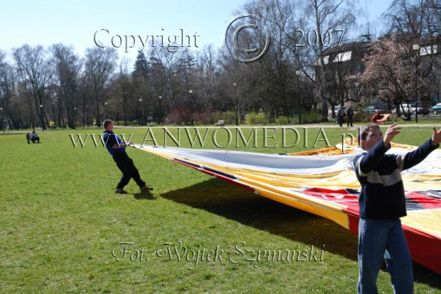 Zawody Balonów na powietrze ciepłe Sopot 15.04.2007r.
www.ANWOMEDIA.pl