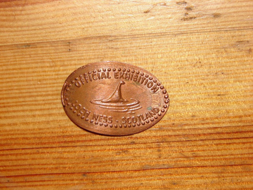 Pamiątkowy Loch Ness wyciśnięty z monety płatniczej