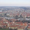 Zdjęcie kolegi- widok z Punktu widokowego na wzgórzu Petrin. Panorama Pragi. #Praga