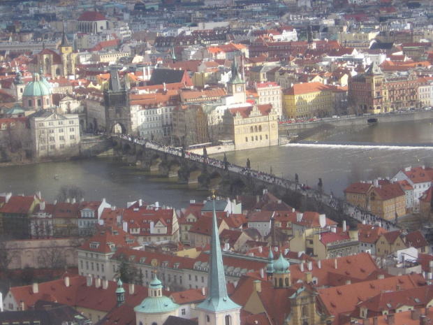 Zdjęcie kolegi- widok z jednej z wież katedry św. Wita. Most Karola #Praga